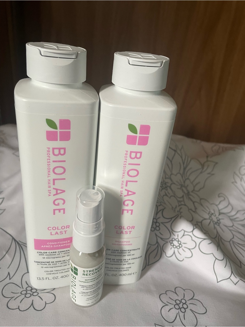 BIOLAGE ColorLast Shampoo & Conditioner Set - White with Pink & Green Accents